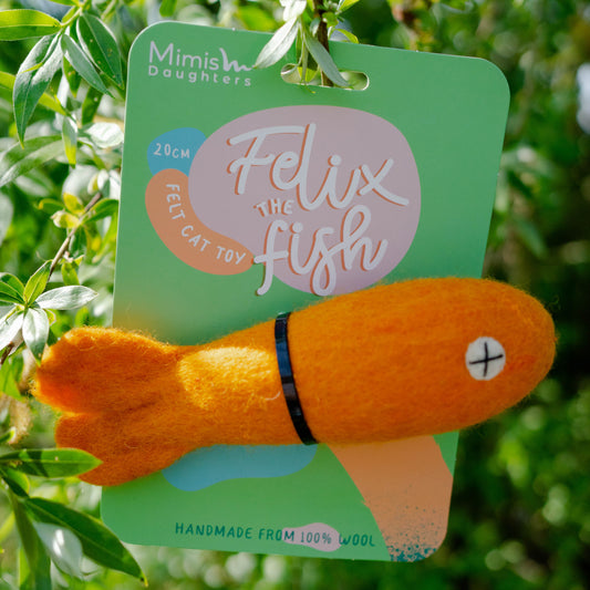 Kattenspeeltje visvorm oranje, gemaakt van 100% natuurlijke gevilte wol – milieuvriendelijk kattenaccessoire