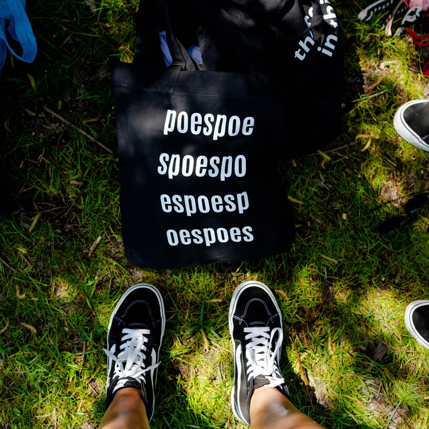 Totebag met de tekst “Poespoespoes”, voor Nederlandstalige kattenliefhebbers