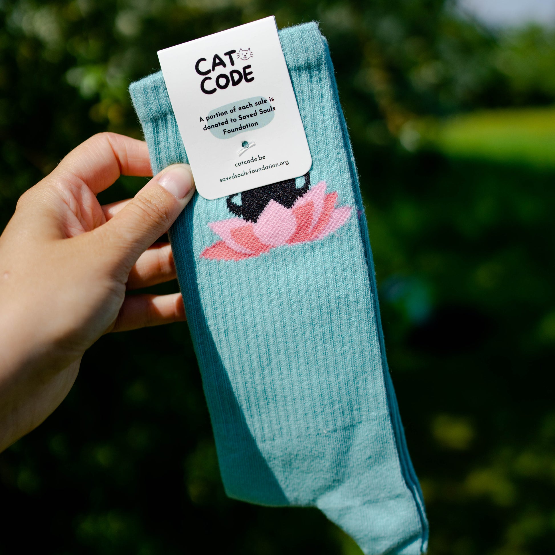 Stijlvolle sokken met kattenprint en lotusbloem, deel opbrengst naar goed doel