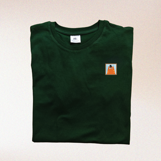 Flesgroene katoenen t-shirt met kleine tekening van rosse kat met monocle op de borst.