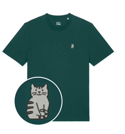 Detail van geborduurde grijze tabby kat op glazed green katoenen t-shirt.
