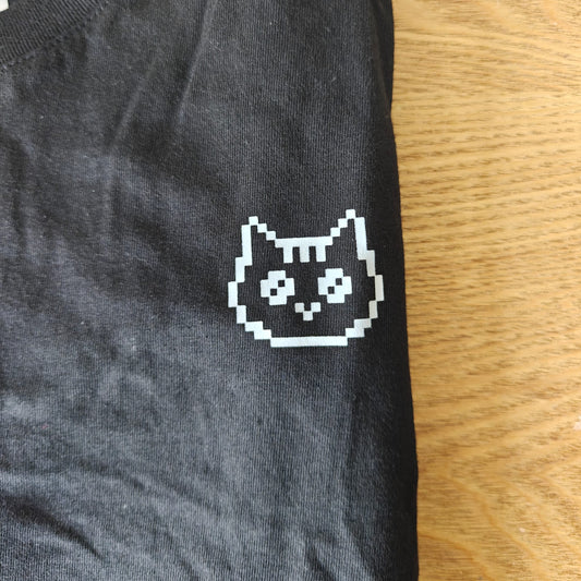 Zwarte tshirt met een pixel cat hoofd 