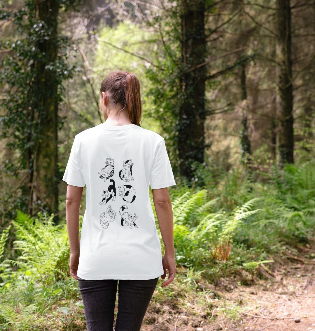 Wit unisex T-shirt met unieke katten print voor- en achterkant. Gemaakt van biologisch katoen, comfortabel en duurzaam.