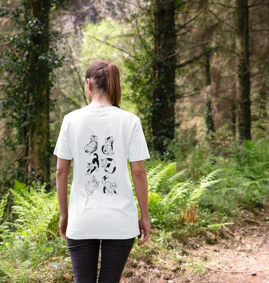 Wit unisex T-shirt met unieke katten print voor- en achterkant. Gemaakt van biologisch katoen, comfortabel en duurzaam.