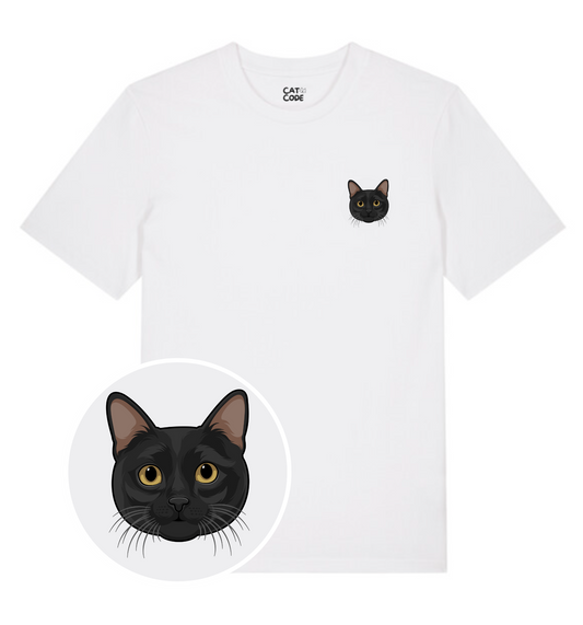 Detail van zwarte kattenkop als print op witte t-shirt.