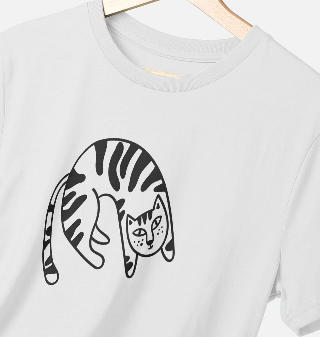 Grappig wit T-shirt met “My Cat Has My Back” en kattenprint op de rug. Comfortabel, duurzaam en perfect voor kattenliefhebbers.