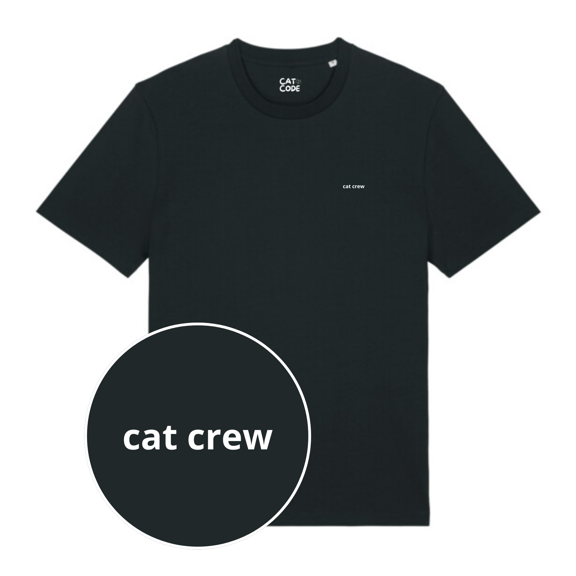 Detail van het witte opschrift ‘Cat Crew’ op zwarte katoenen t-shirt.
