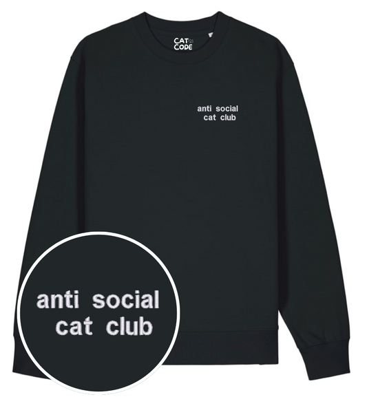 Zwarte sweater met geborduurde “Anti Social Cat Club” tekst op de borst